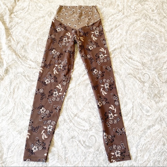 AERIE Offline Real Me 7/8 Crossover Floral Leggings Brown Medium NEW NWOT - Picture 2 of 8